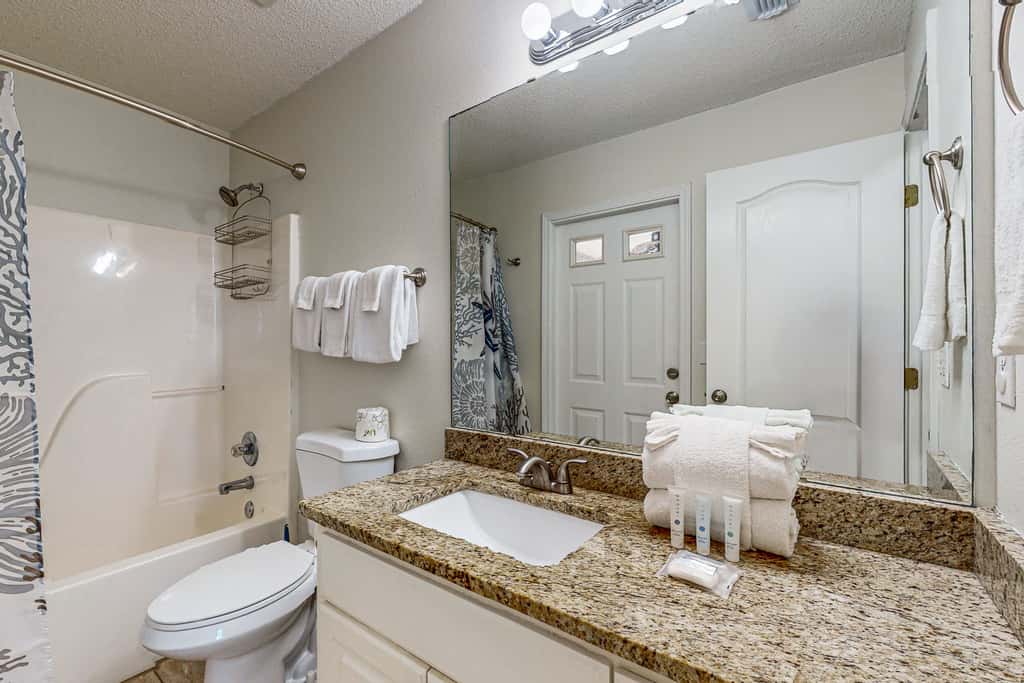 Single-level home with fenced yard, private pool & washer&dryer