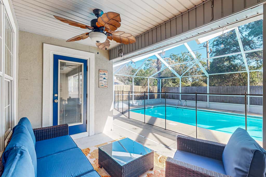 Single-level home with fenced yard, private pool & washer&dryer
