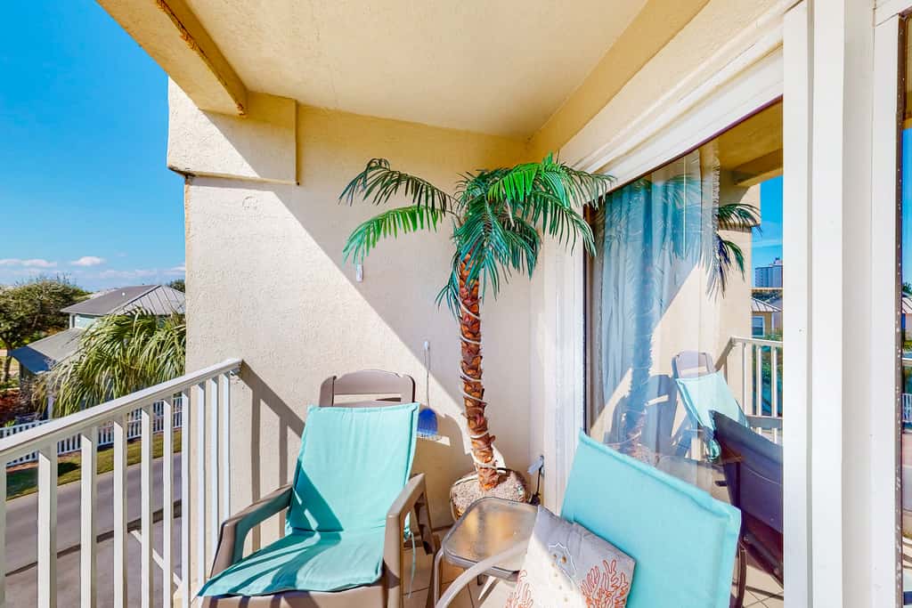 Pet-friendly, pools, hot tub & balcony with Gulf-side calm