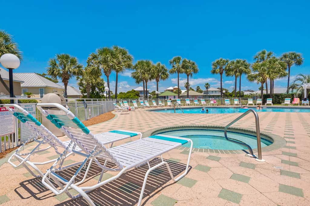Pet-friendly, pools, hot tub & balcony with Gulf-side calm