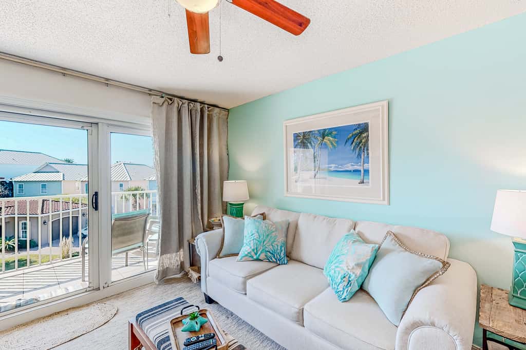 Pet-friendly, pools, hot tub & balcony with Gulf-side calm