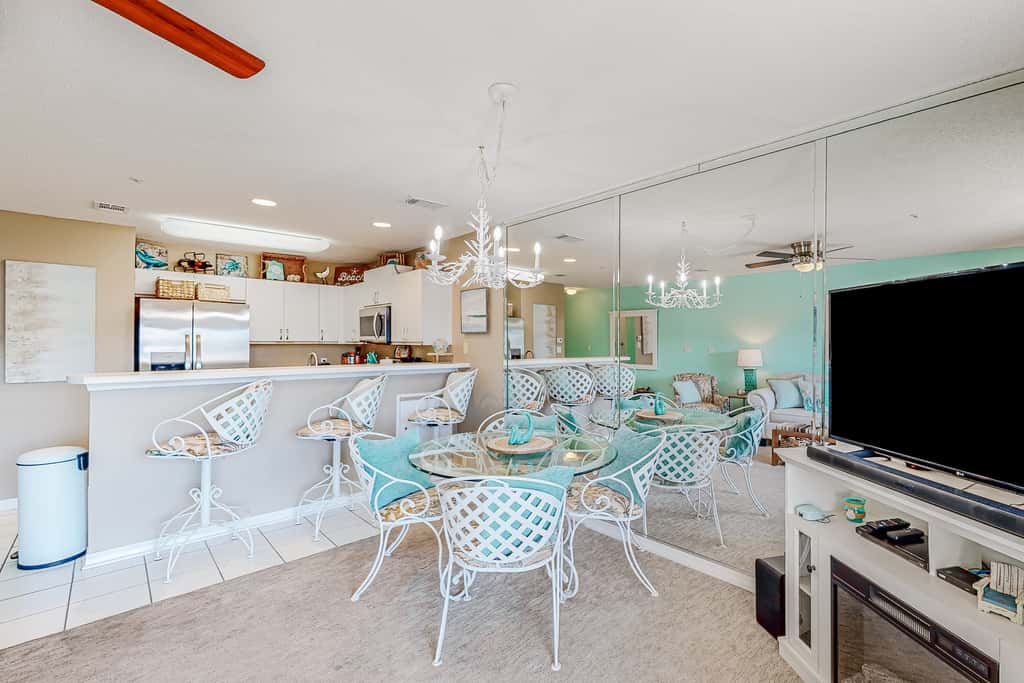 Pet-friendly, pools, hot tub & balcony with Gulf-side calm