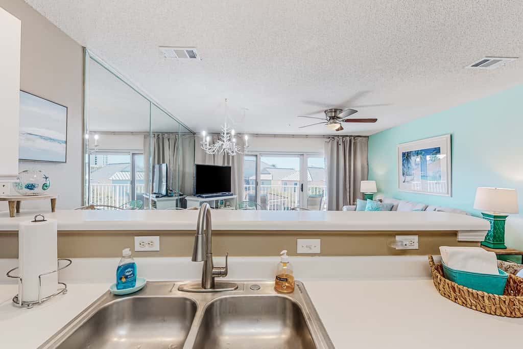 Pet-friendly, pools, hot tub & balcony with Gulf-side calm