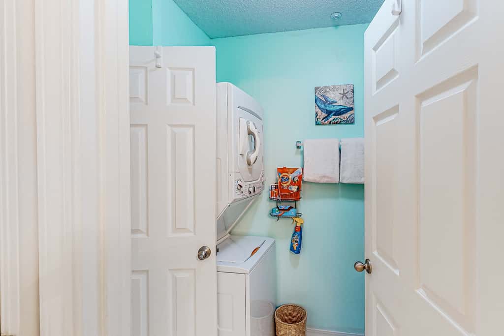 Pet-friendly, pools, hot tub & balcony with Gulf-side calm