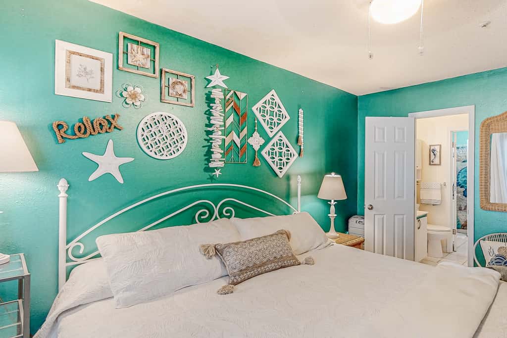 Pet-friendly, pools, hot tub & balcony with Gulf-side calm