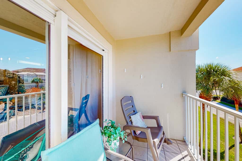 Pet-friendly, pools, hot tub & balcony with Gulf-side calm