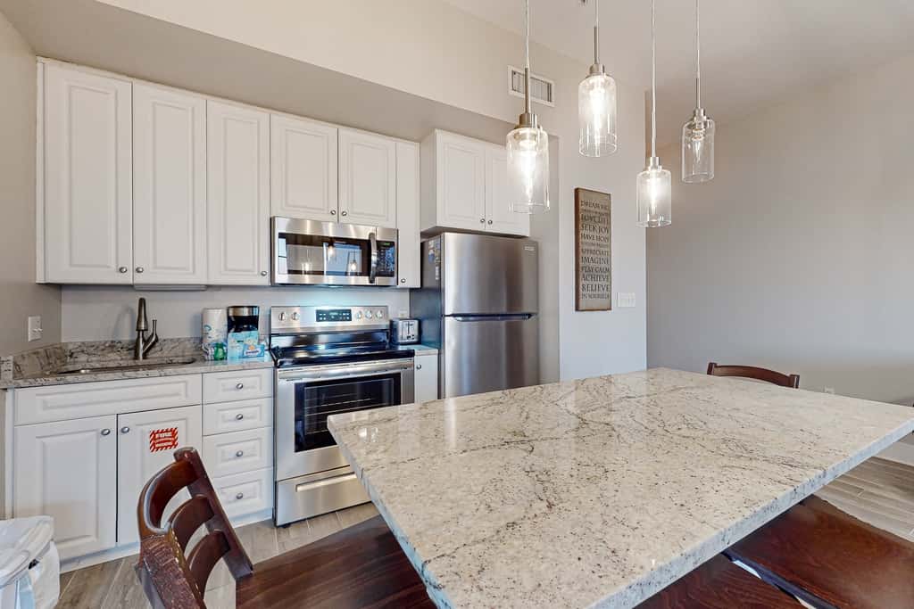 Centrally located condo near shopping & the beach with shared pools & tennis courts