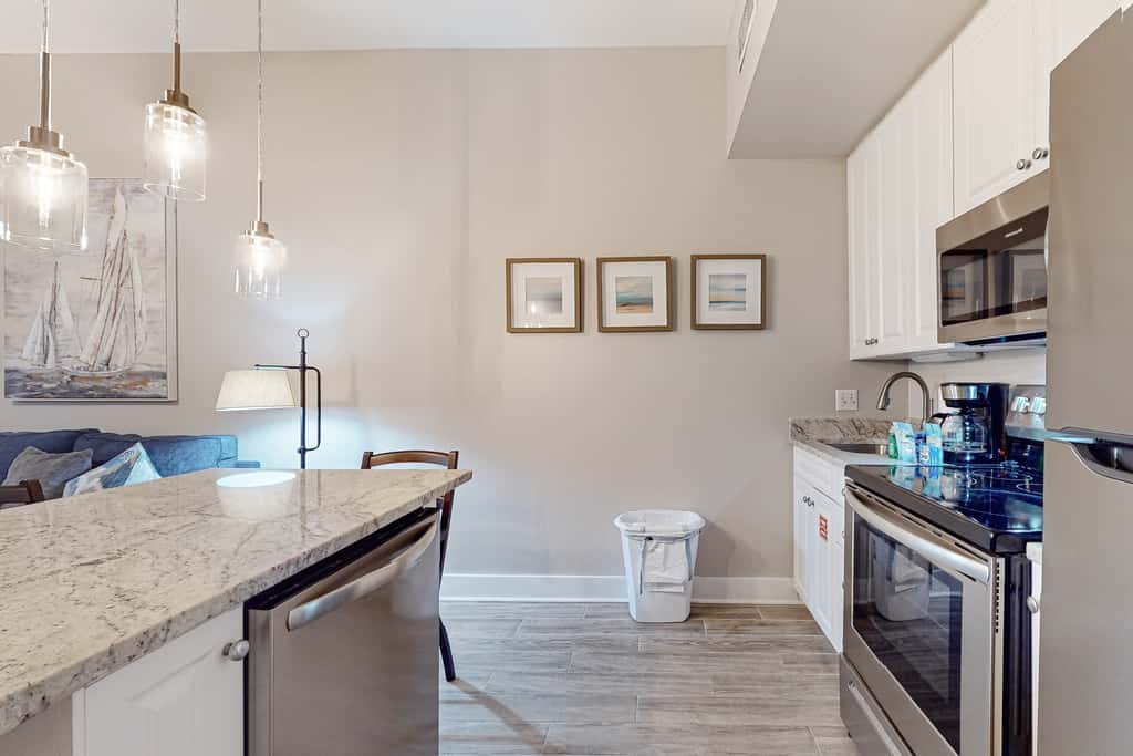 Centrally located condo near shopping & the beach with shared pools & tennis courts
