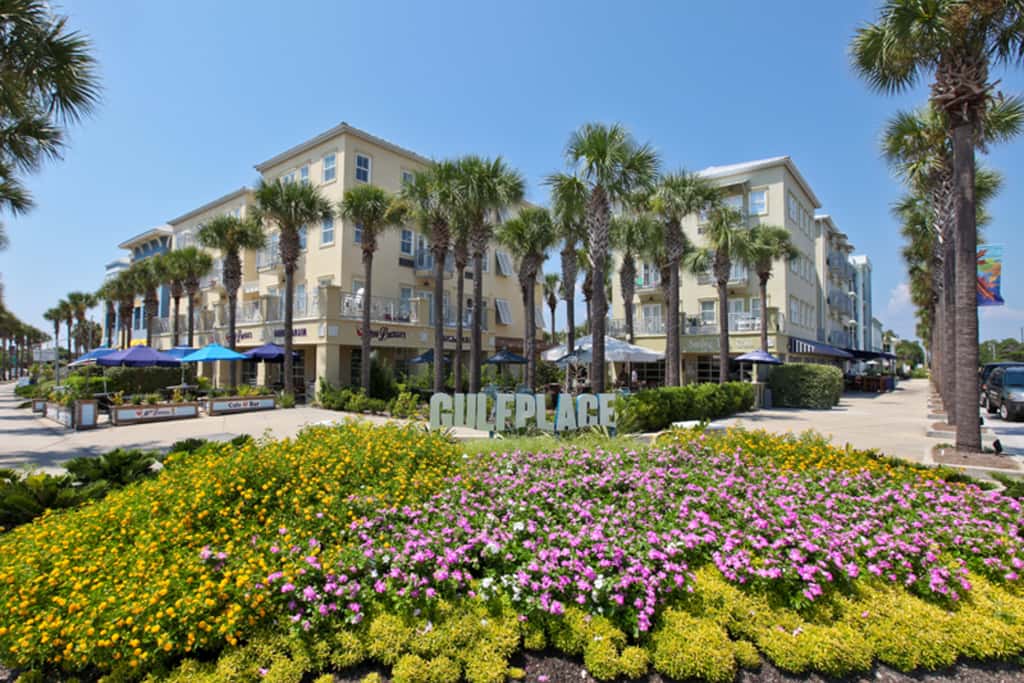 Cozy Hotel-Style- near beach & dining with kitchenette, pools, hot tub, & tennis