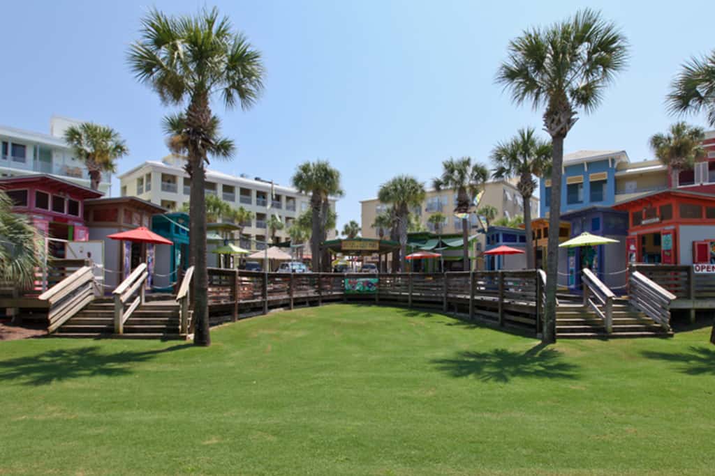 Cozy Hotel-Style- near beach & dining with kitchenette, pools, hot tub, & tennis