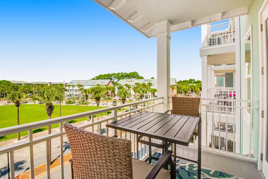 Newly built condo with WiFi, shared pools, hot tub, & private beach access