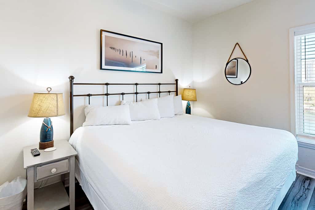 Perdido Key Incredible Lake Views, Beach Chairs & Umbrella
