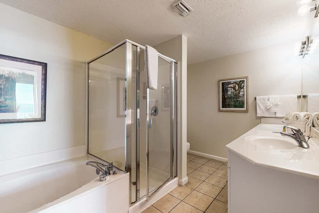 Inviting Gulf front condo In Perdido Key with waterfront pool and hot tub and oceanfront balcony