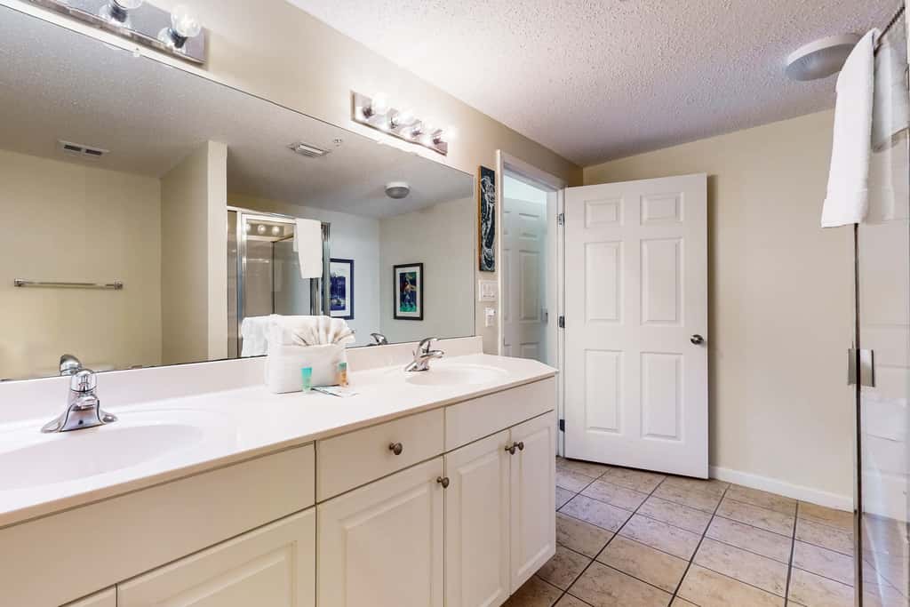 Inviting Gulf front condo In Perdido Key with waterfront pool and hot tub and oceanfront balcony