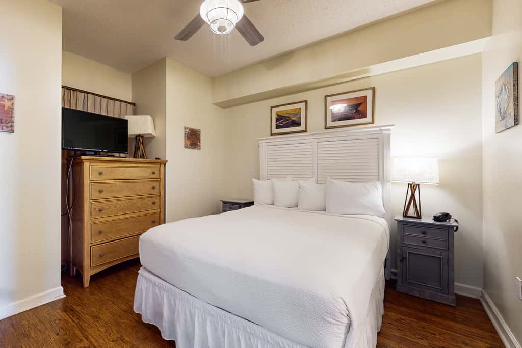 Inviting Gulf front condo In Perdido Key with waterfront pool and hot tub and oceanfront balcony