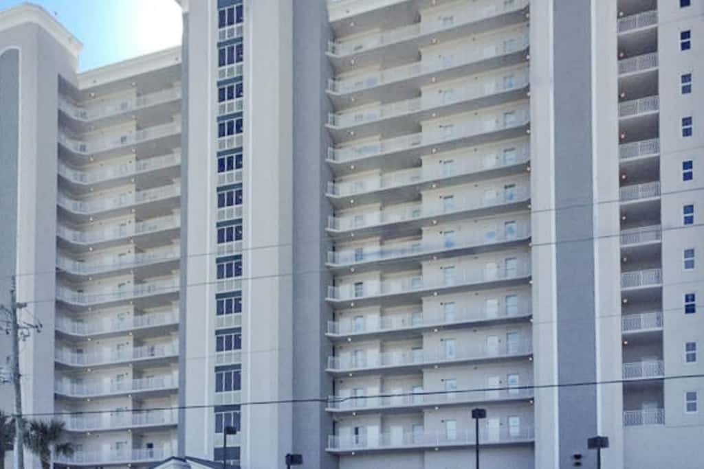 Inviting Gulf front condo In Perdido Key with waterfront pool and hot tub and oceanfront balcony