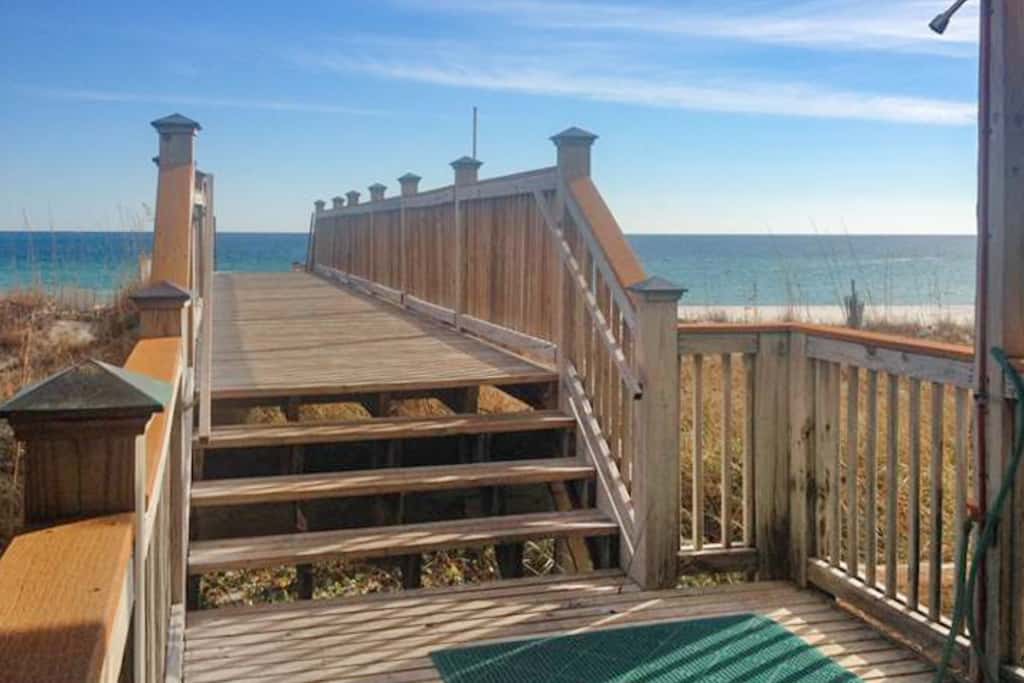 Inviting Gulf front condo In Perdido Key with waterfront pool and hot tub and oceanfront balcony