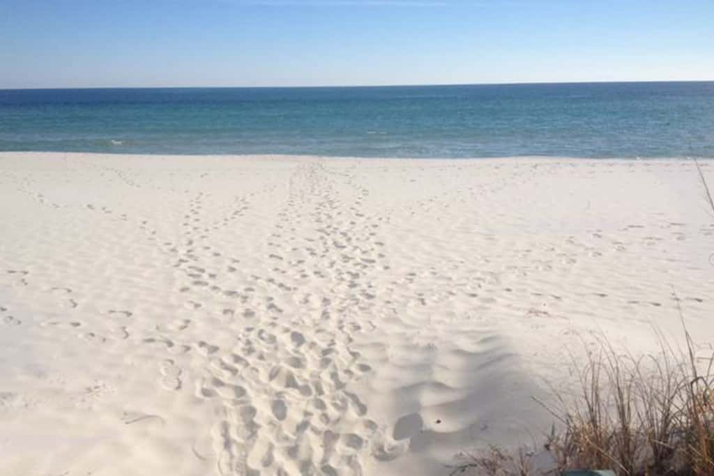 Inviting Gulf front condo In Perdido Key with waterfront pool and hot tub and oceanfront balcony