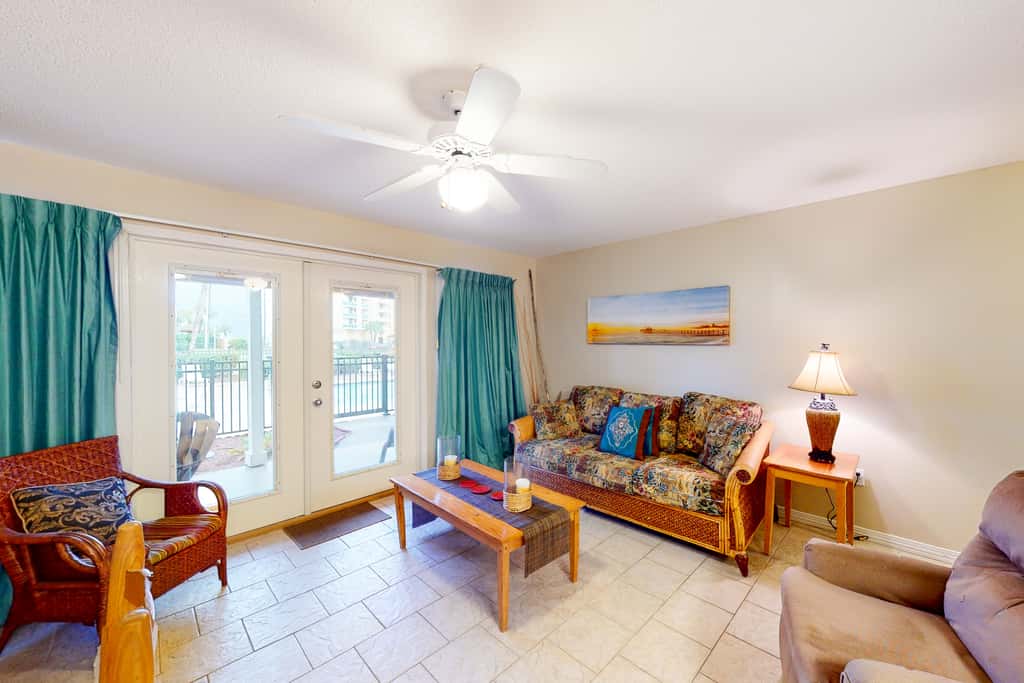 Ground-floor condo with pool, hot tub, & patio - walk to beach