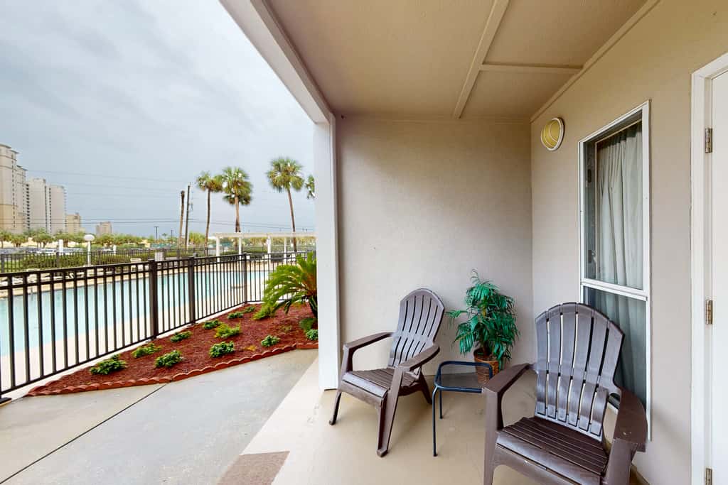 Ground-floor condo with pool, hot tub, & patio - walk to beach