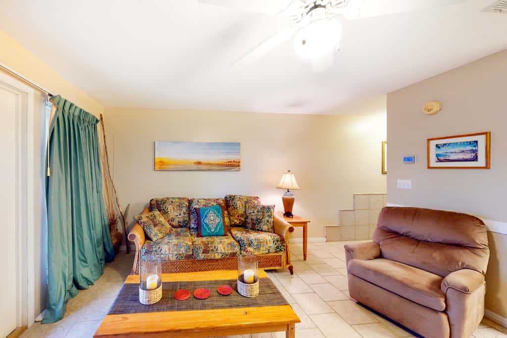 Ground-floor condo with pool, hot tub, & patio - walk to beach