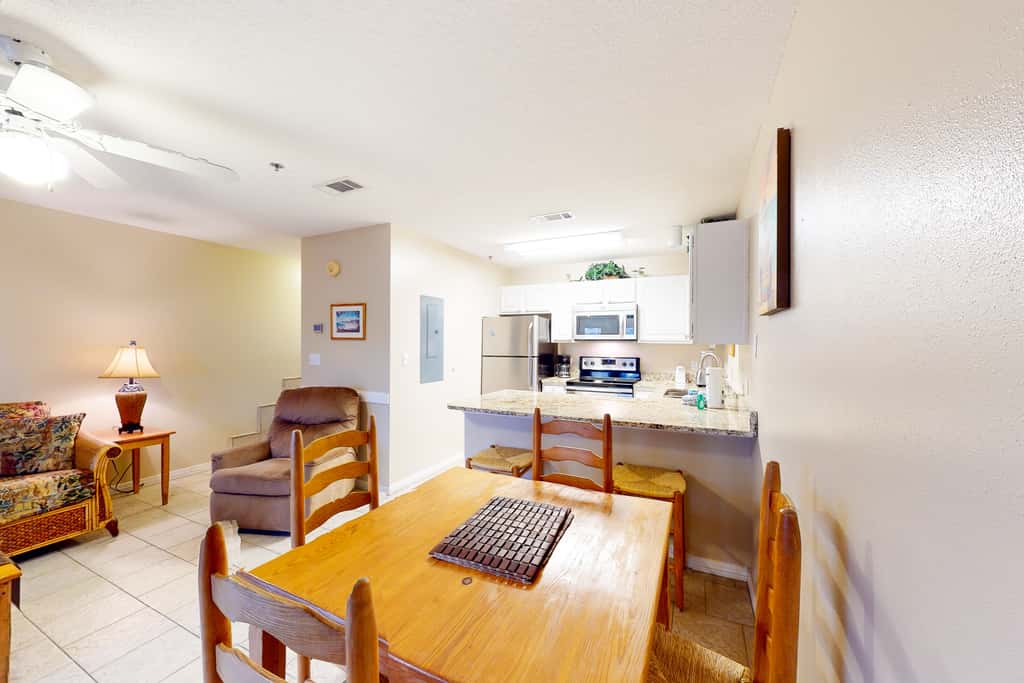 Ground-floor condo with pool, hot tub, & patio - walk to beach