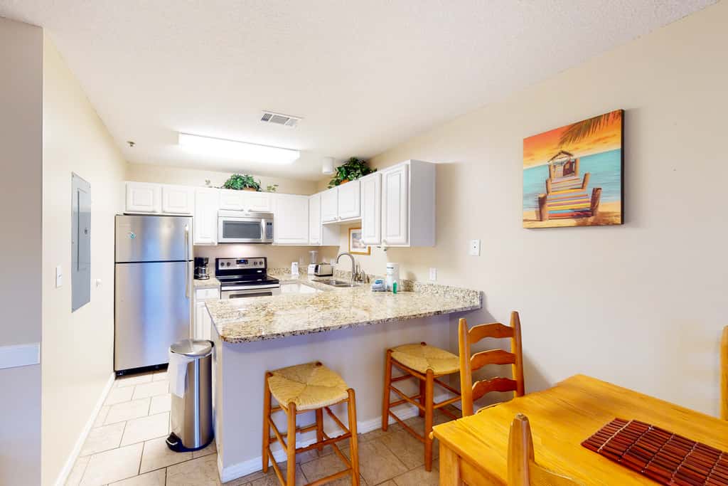 Ground-floor condo with pool, hot tub, & patio - walk to beach