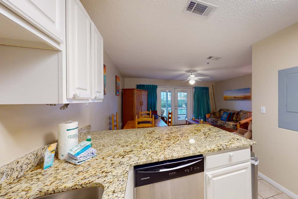 Ground-floor condo with pool, hot tub, & patio - walk to beach