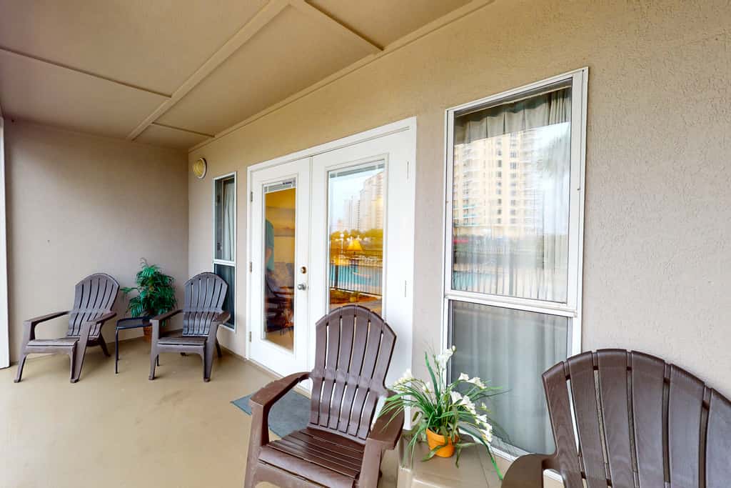 Ground-floor condo with pool, hot tub, & patio - walk to beach