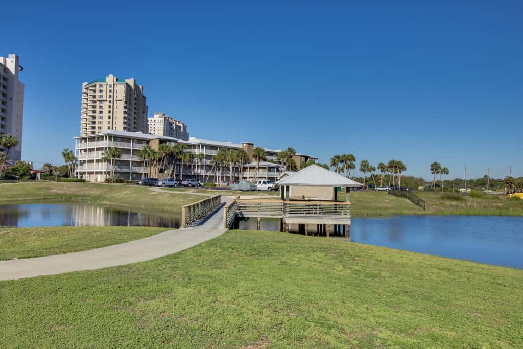 Ground-floor condo with pool, hot tub, & patio - walk to beach