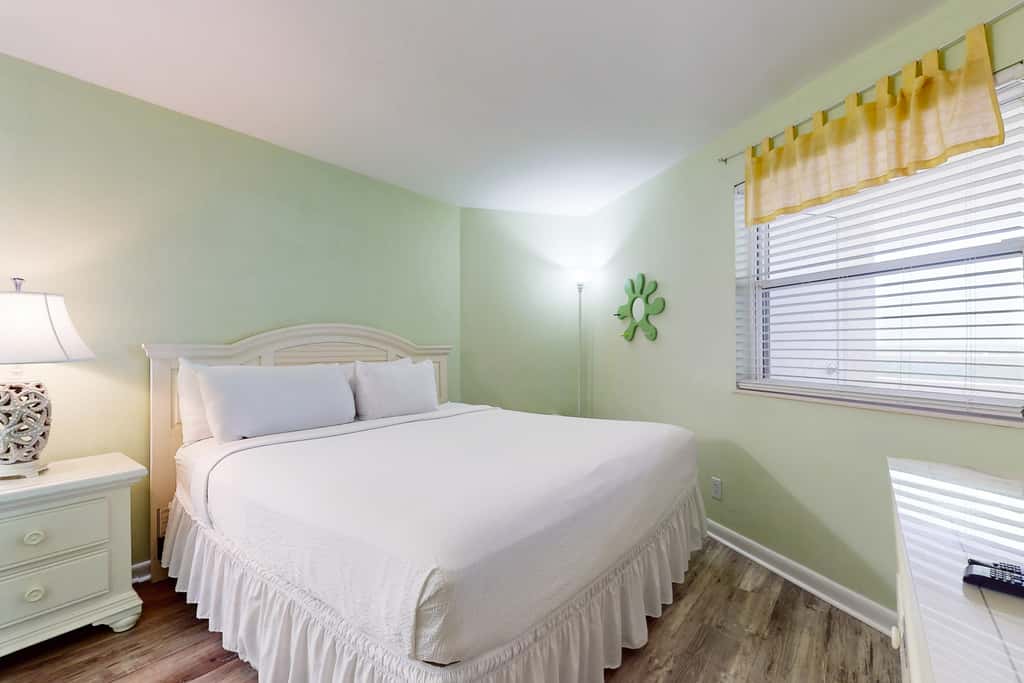 Top-Floor, Gulf-Front Condo with Balcony, Beach Access & Shared Pools, Hot Tub, Gym