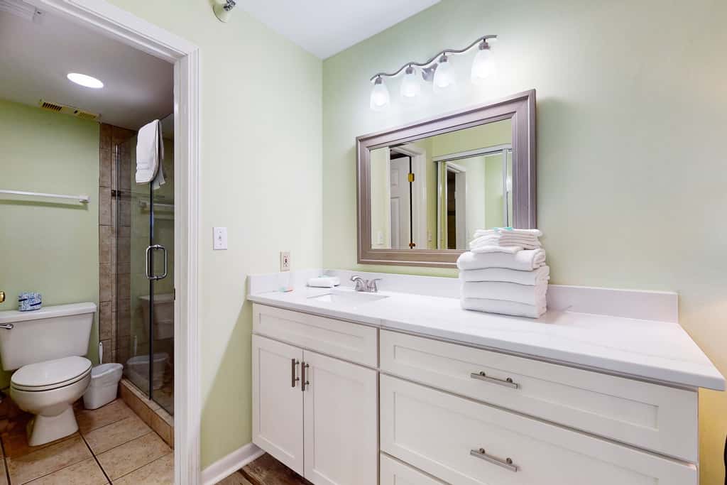 Top-Floor, Gulf-Front Condo with Balcony, Beach Access & Shared Pools, Hot Tub, Gym