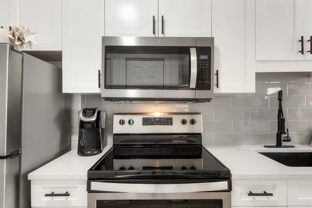 Cute condo just steps to the Gulf with community pools, & hot tub