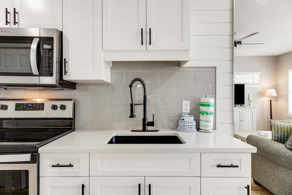 Cute condo just steps to the Gulf with community pools, & hot tub