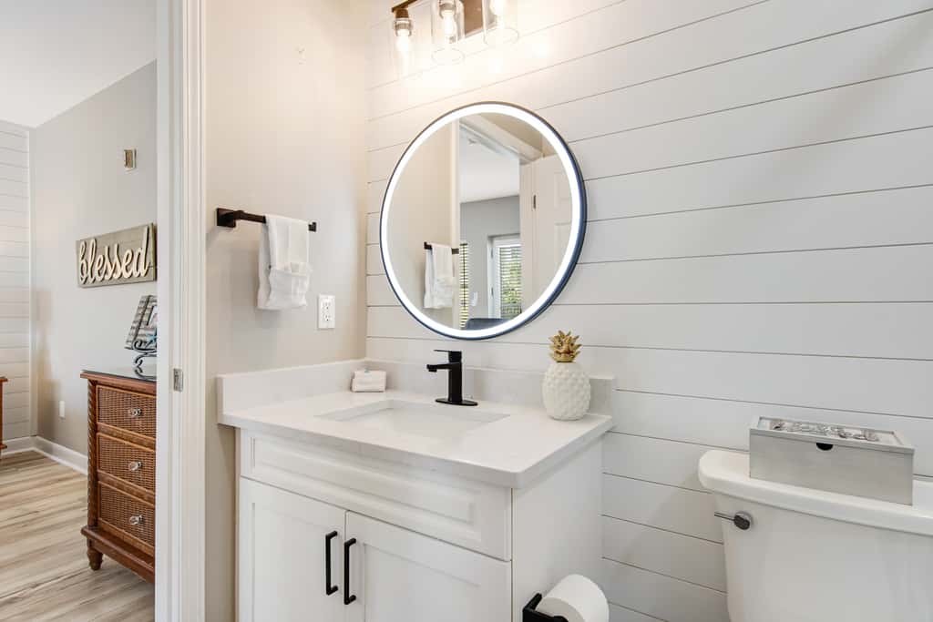 Cute condo just steps to the Gulf with community pools, & hot tub