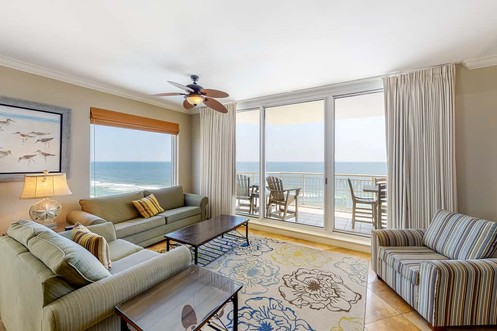 9th-floor open, bright condo with views - close to dining
