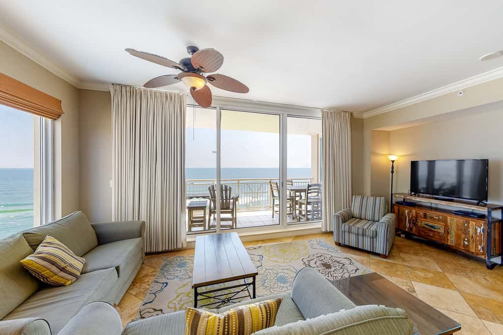 9th-floor open, bright condo with views - close to dining