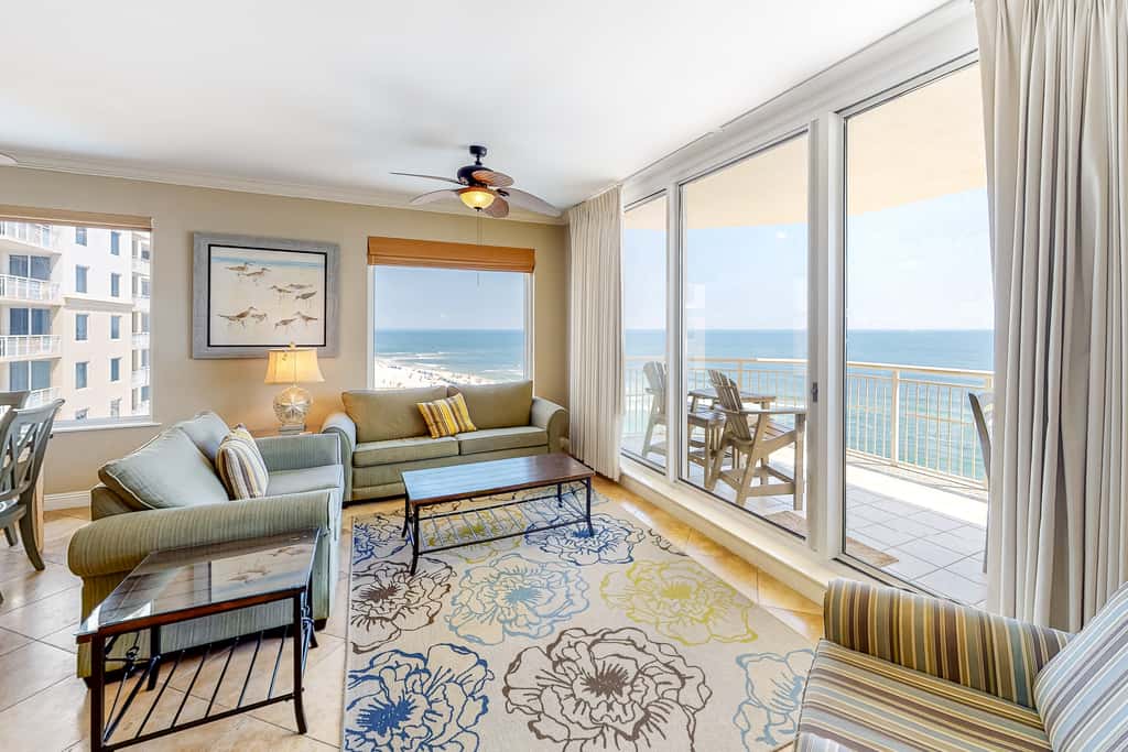 9th-floor open, bright condo with views - close to dining