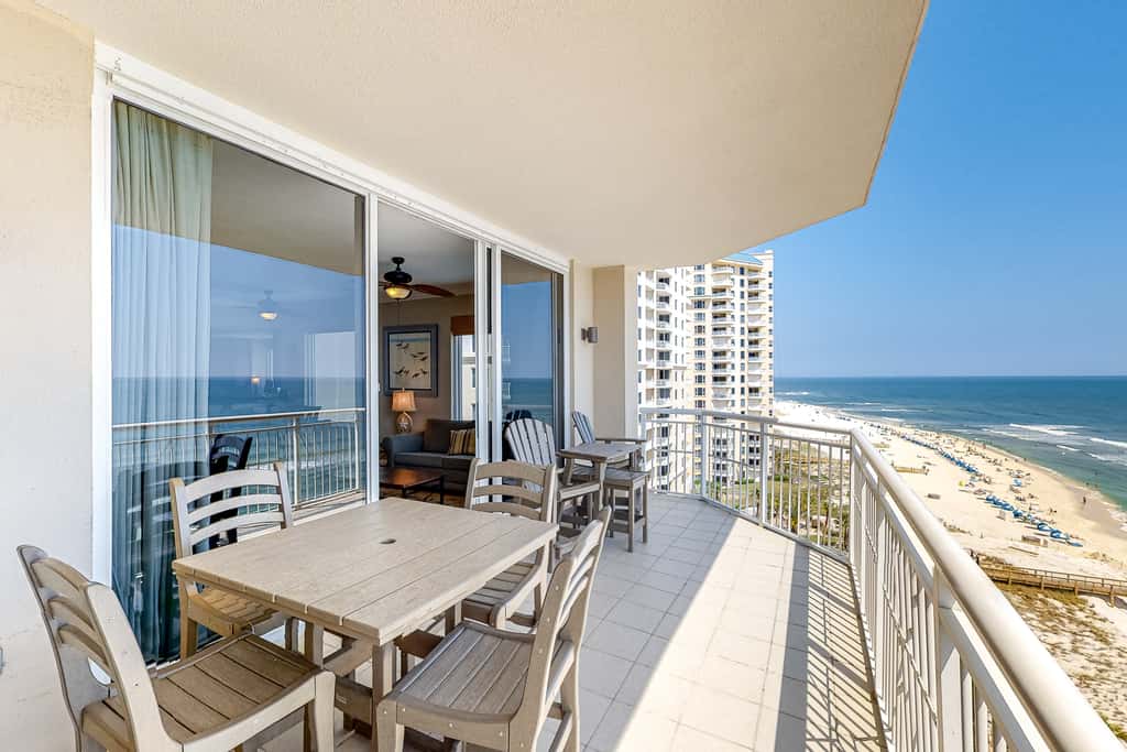 9th-floor open, bright condo with views - close to dining