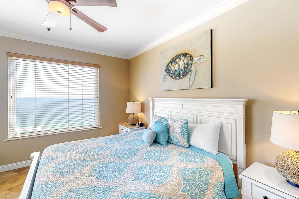 9th-floor open, bright condo with views - close to dining