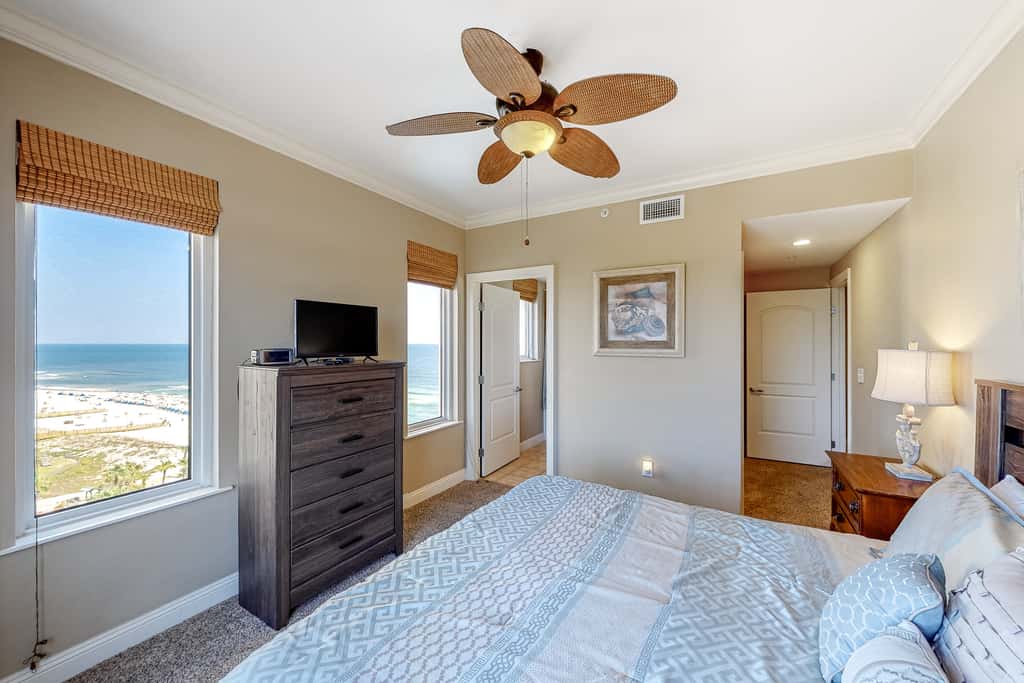 9th-floor open, bright condo with views - close to dining