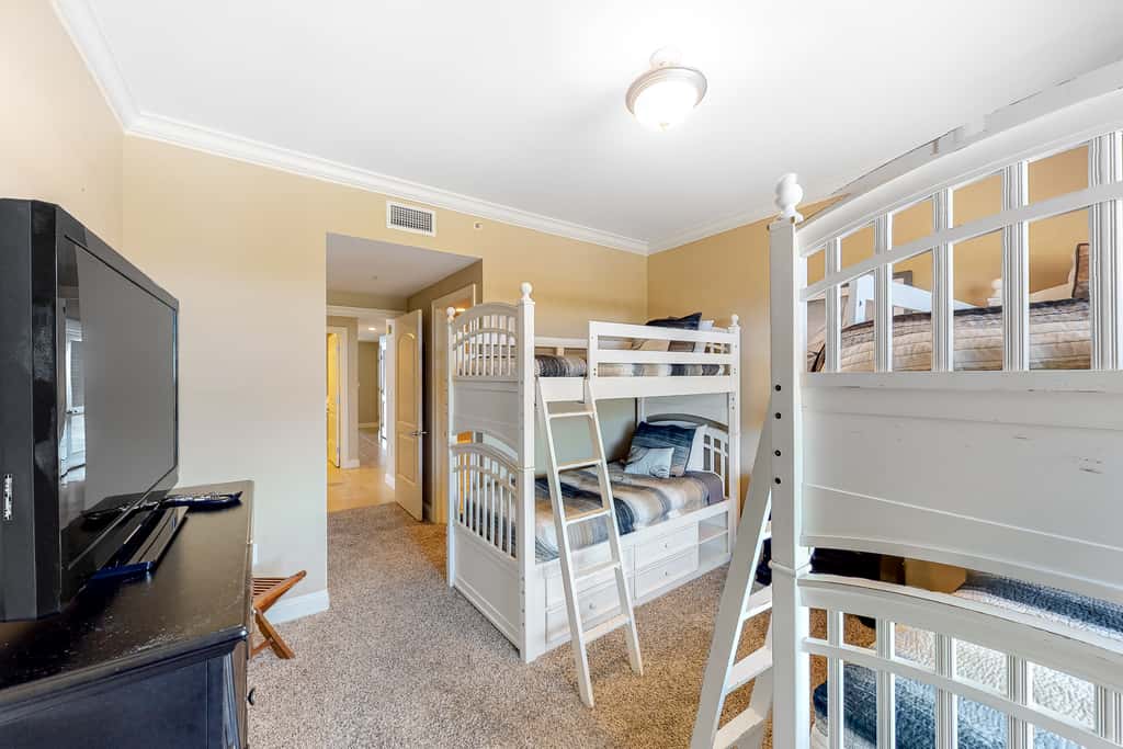 9th-floor open, bright condo with views - close to dining