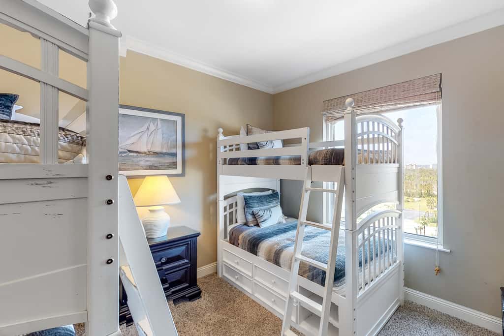 9th-floor open, bright condo with views - close to dining