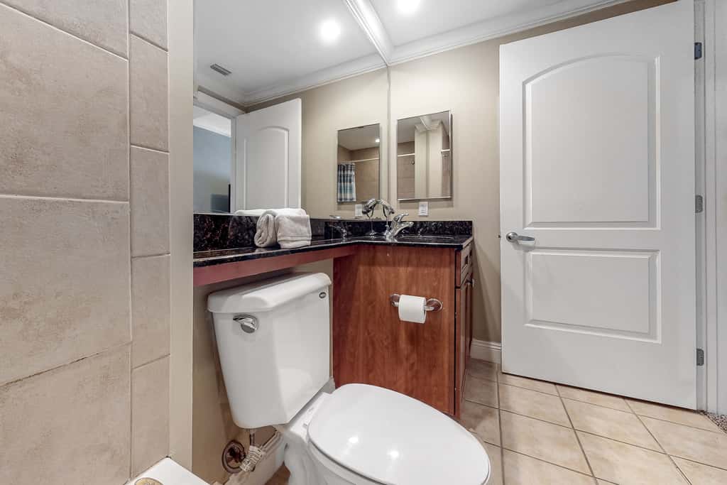 9th-floor open, bright condo with views - close to dining