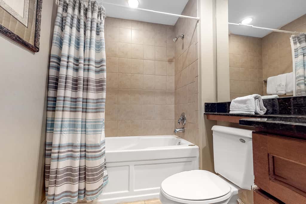 9th-floor open, bright condo with views - close to dining