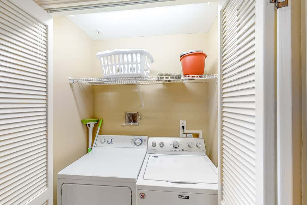 9th-floor open, bright condo with views - close to dining