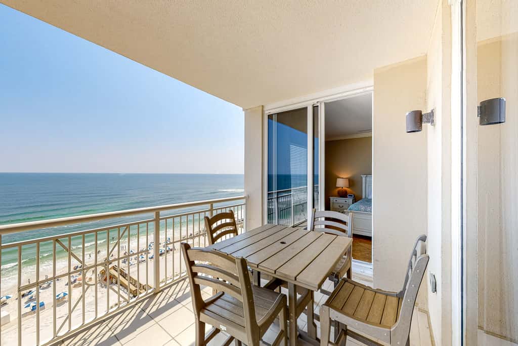 9th-floor open, bright condo with views - close to dining