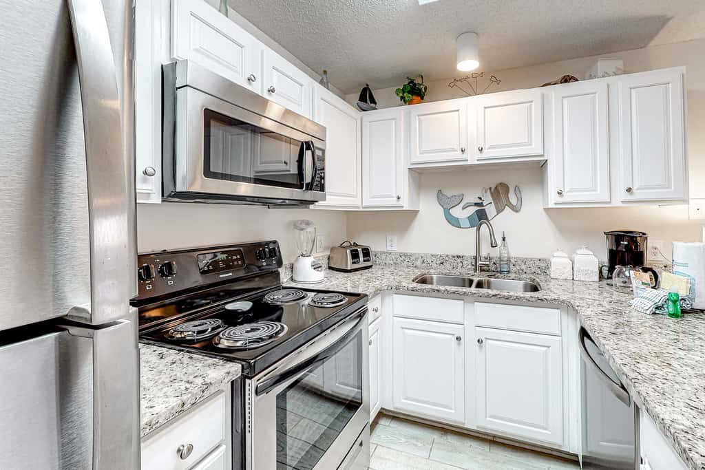 Snowbird-friendly condo near the ocean with patio, outdoor pool, & hot tub