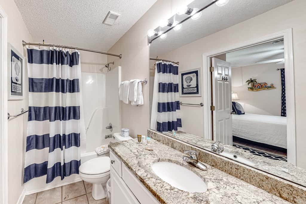 Snowbird-friendly condo near the ocean with patio, outdoor pool, & hot tub