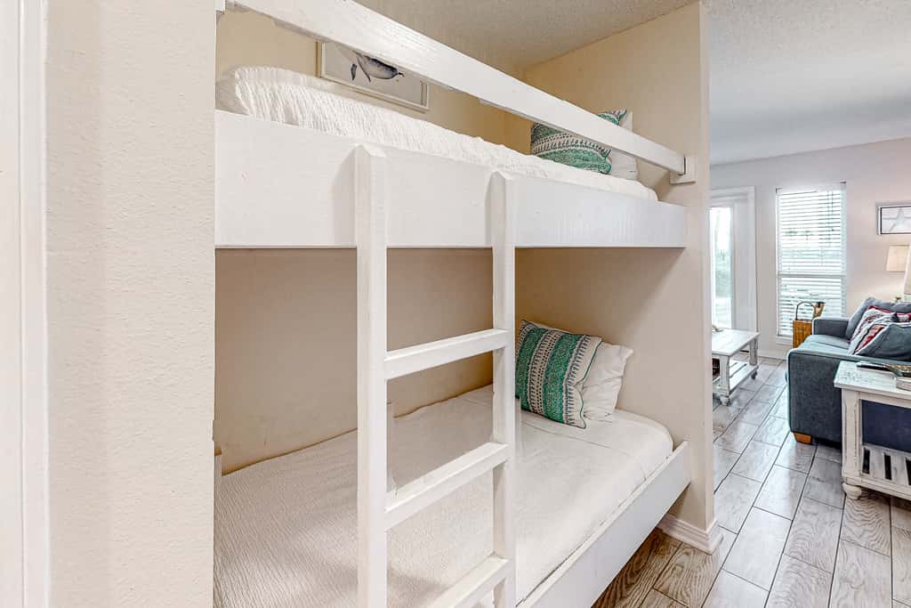 Snowbird-friendly condo near the ocean with patio, outdoor pool, & hot tub